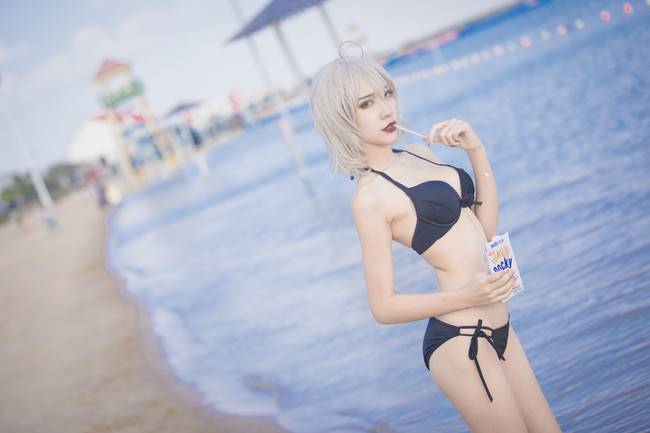 Cosplay福利/Fate/Grand Order 黑贞德 cn:U_O_ 黑呆 cn:花茶 双生子泳装COSPLAY美图欣赏