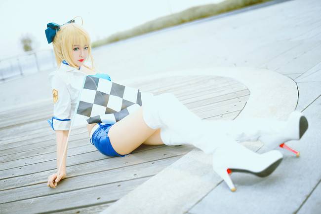 Cosplay福利/白丝绝对领域赛车少女Fate/Grand Order saber COSPLAY美图欣赏 cn:阿八八八w