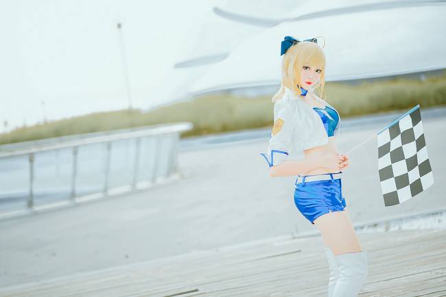 Cosplay福利/白丝绝对领域赛车少女Fate/Grand Order saber COSPLAY美图欣赏 cn:阿八八八w