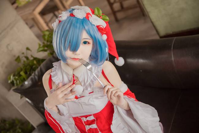 Cosplay福利/黑丝绝对领域圣诞少女 re:从零开始的异世界生活 雷姆COSPLAY美图欣赏 cn:-面瘫少女亓煜君