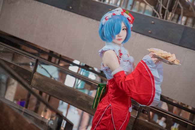 Cosplay福利/黑丝绝对领域圣诞少女 re:从零开始的异世界生活 雷姆COSPLAY美图欣赏 cn:-面瘫少女亓煜君