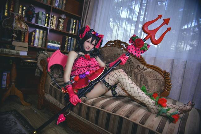 Cosplay福利/渔网黑丝绝对领域少女Love Live!矢泽妮可COSPLAY美图欣赏 cn:一条兔腿纸 上一篇