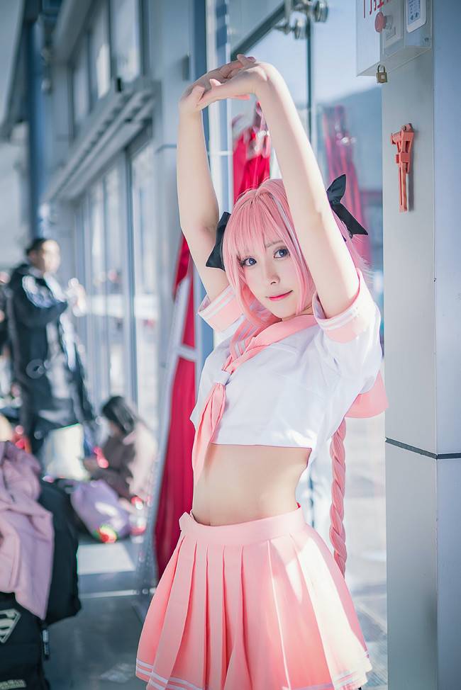 Cosplay福利/白丝绝对领域少女Fate/Grand Order阿斯托尔福COSPLAY美图欣赏 cn:莔莔