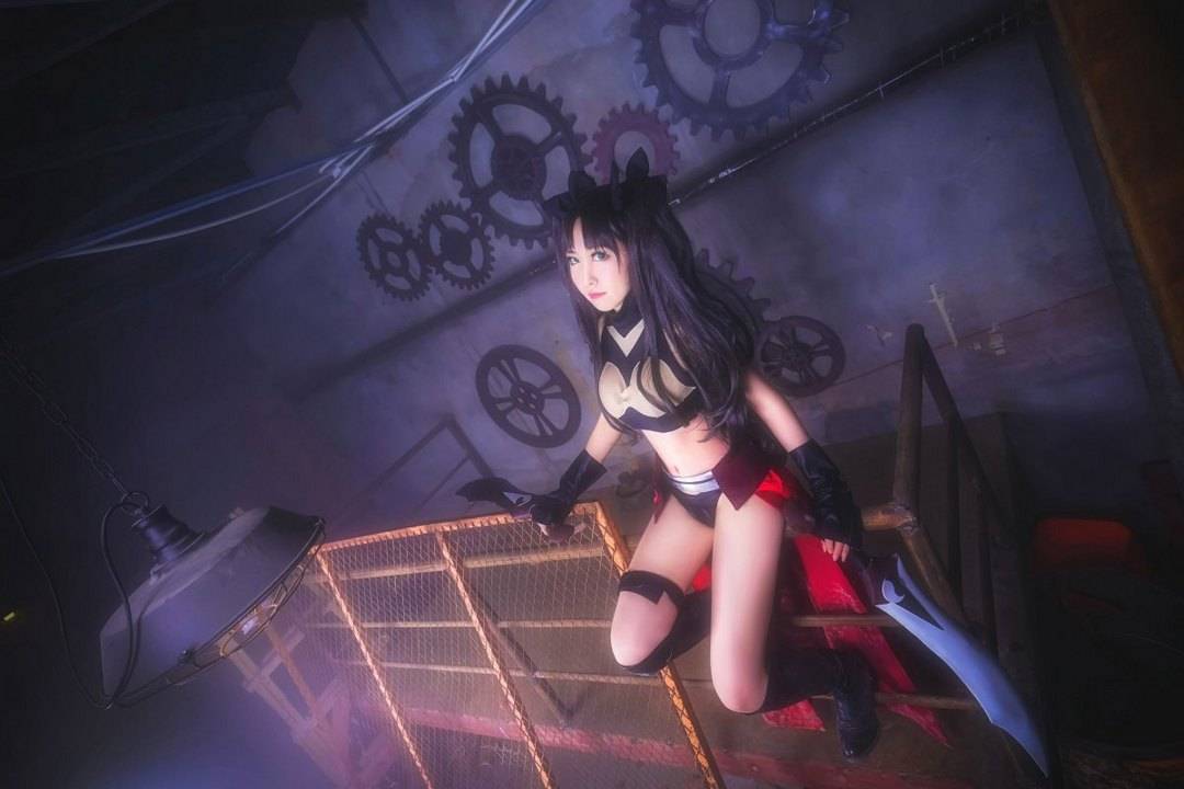 Cosplay福利/二次元美女Cos双刀美战士远坂凛性感福利图片