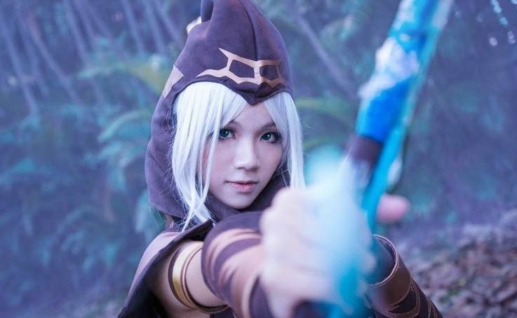 Cosplay福利/蓝色丘比特之箭寒冰射手艾希cosplay美腿福利