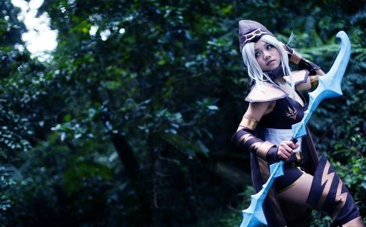 Cosplay福利/蓝色丘比特之箭寒冰射手艾希cosplay美腿福利