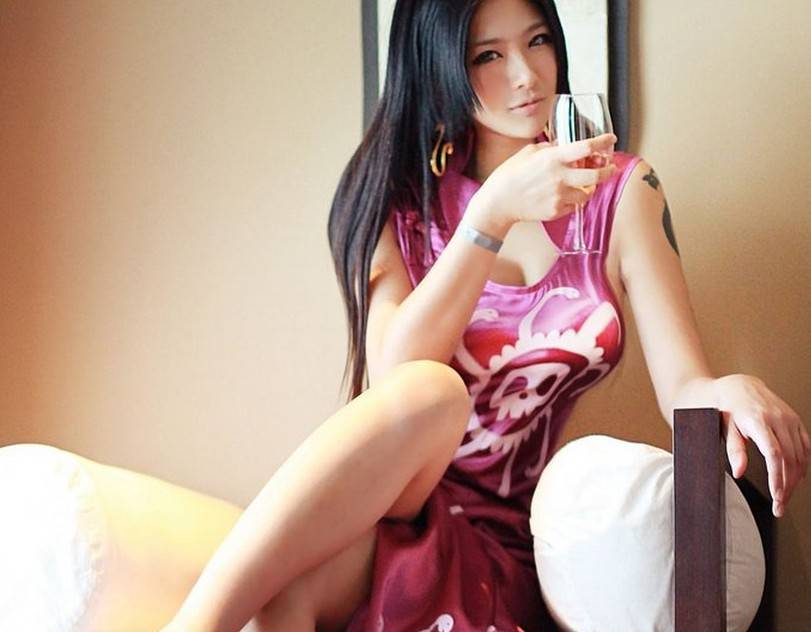 Cosplay福利/野猪桃桃宝 海贼王女帝旗袍cos