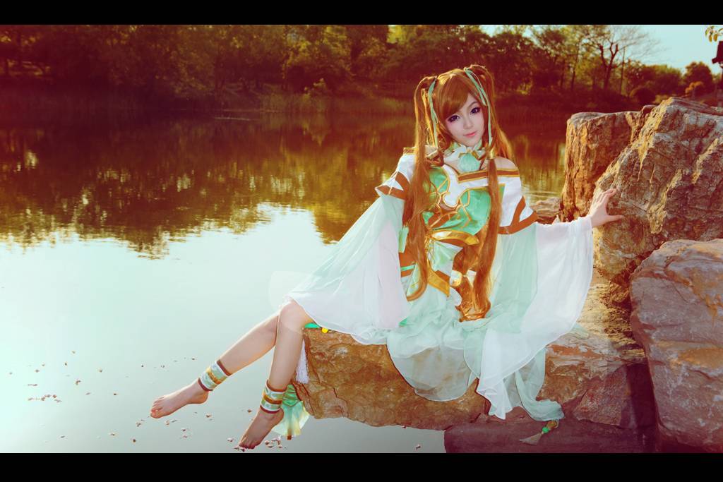 Cosplay福利/斗破苍穹OL萧薰儿古装美女裸足cosplay