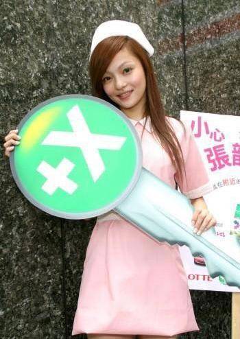 Cosplay福利/张韶涵小护士制服COS代言