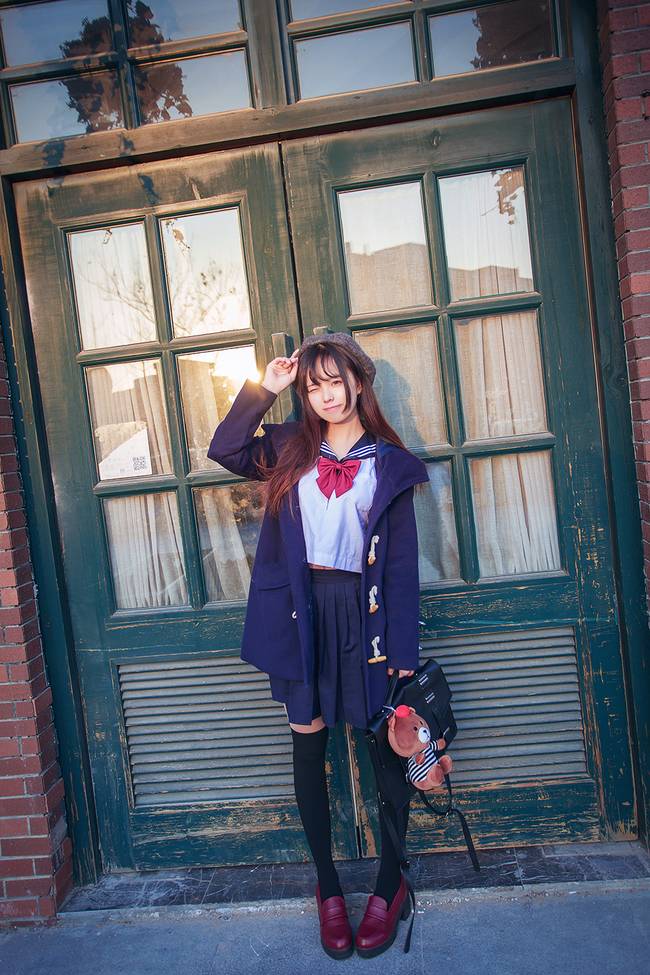 Cosplay福利/元气少女随手拍的制服cosplay唯美图片