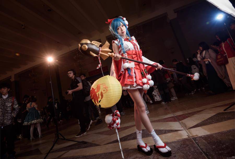 Cosplay福利/白皙性感美女王者荣耀cosplay大乔美图赏析