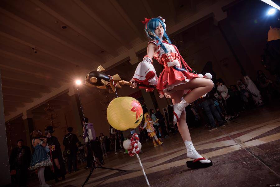 Cosplay福利/白皙性感美女王者荣耀cosplay大乔美图赏析