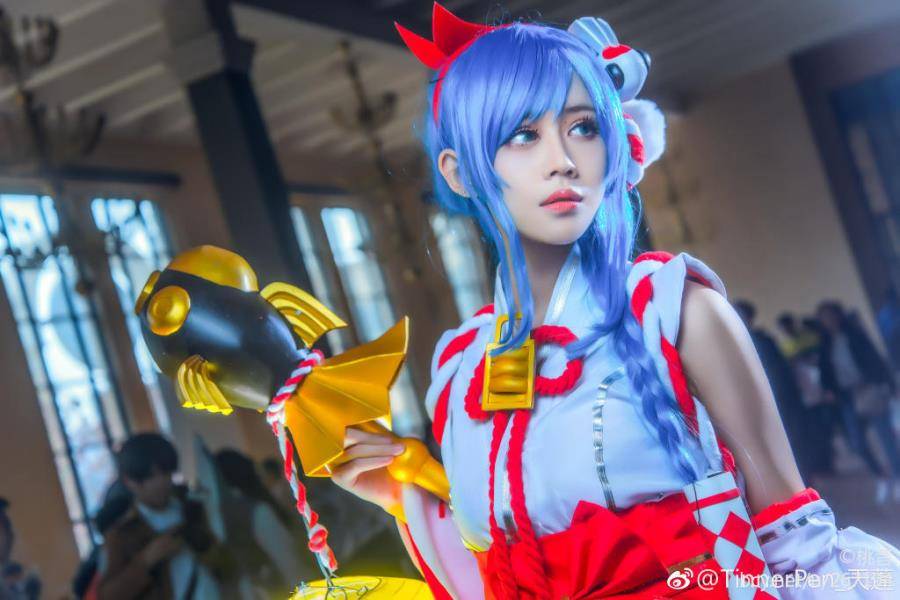 Cosplay福利/白皙性感美女王者荣耀cosplay大乔美图赏析