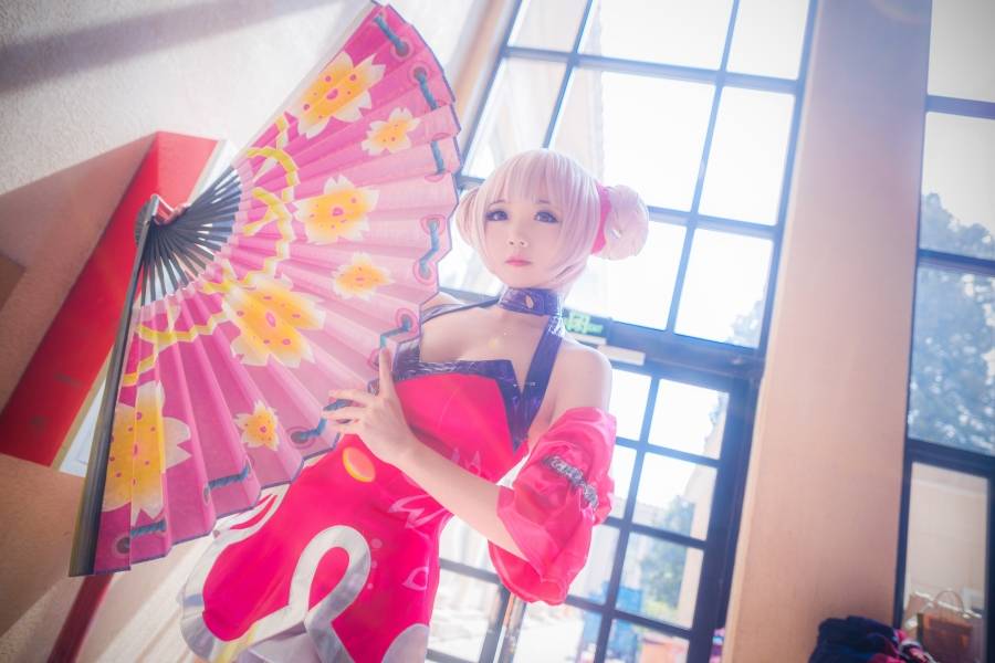 Cosplay福利/性感黑丝美女王者荣耀cosplay小乔场照