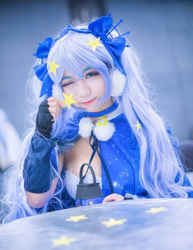 Cosplay福利/VOCALOID冬夜miku初音未来cosplay美女图片