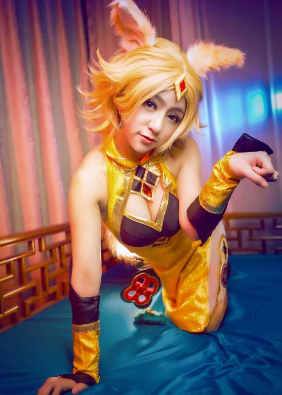 Cosplay福利/性感巨乳美女王者荣耀妲己cos美女图片