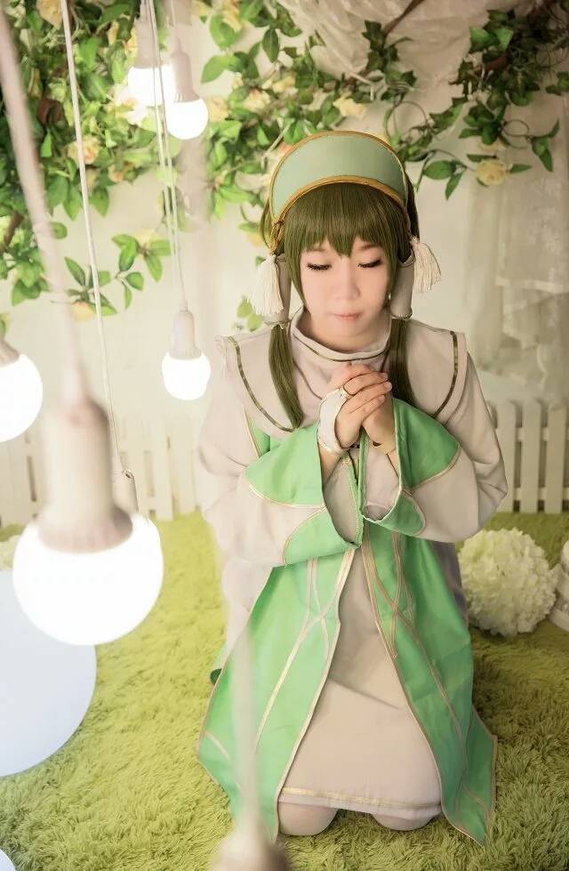 Cosplay福利/深渊传说导师伊昂白丝美女cosplay图片