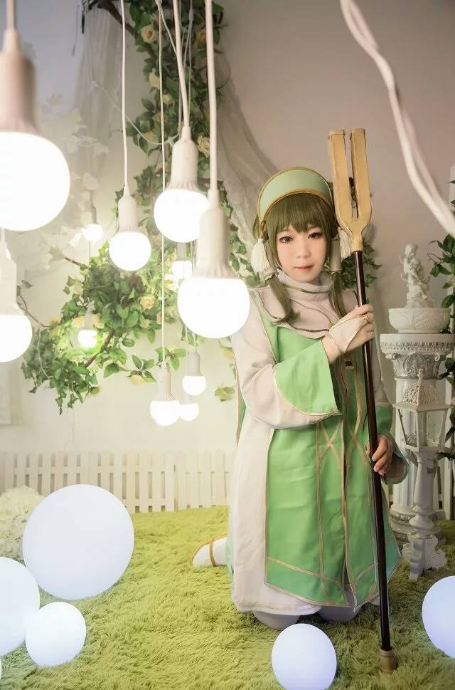 Cosplay福利/深渊传说导师伊昂白丝美女cosplay图片