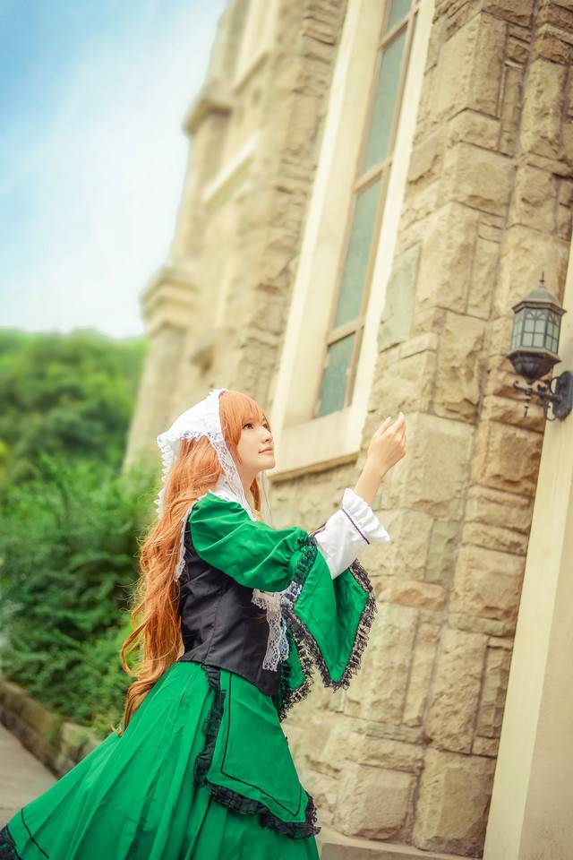 Cosplay福利/蔷薇花下的少女女仆装Cos唯美图片