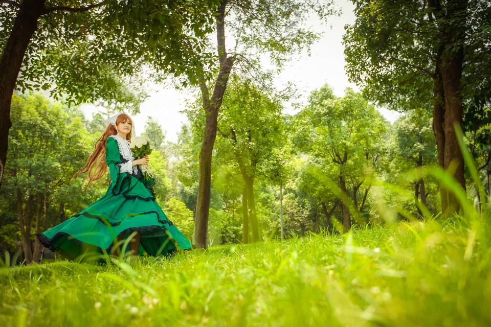 Cosplay福利/蔷薇花下的少女女仆装Cos唯美图片