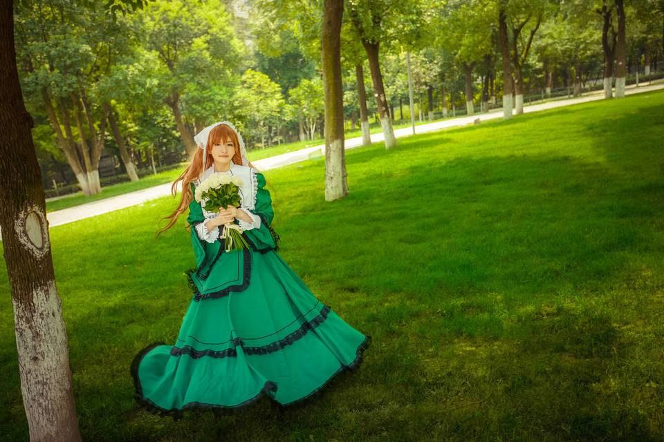 Cosplay福利/蔷薇花下的少女女仆装Cos唯美图片