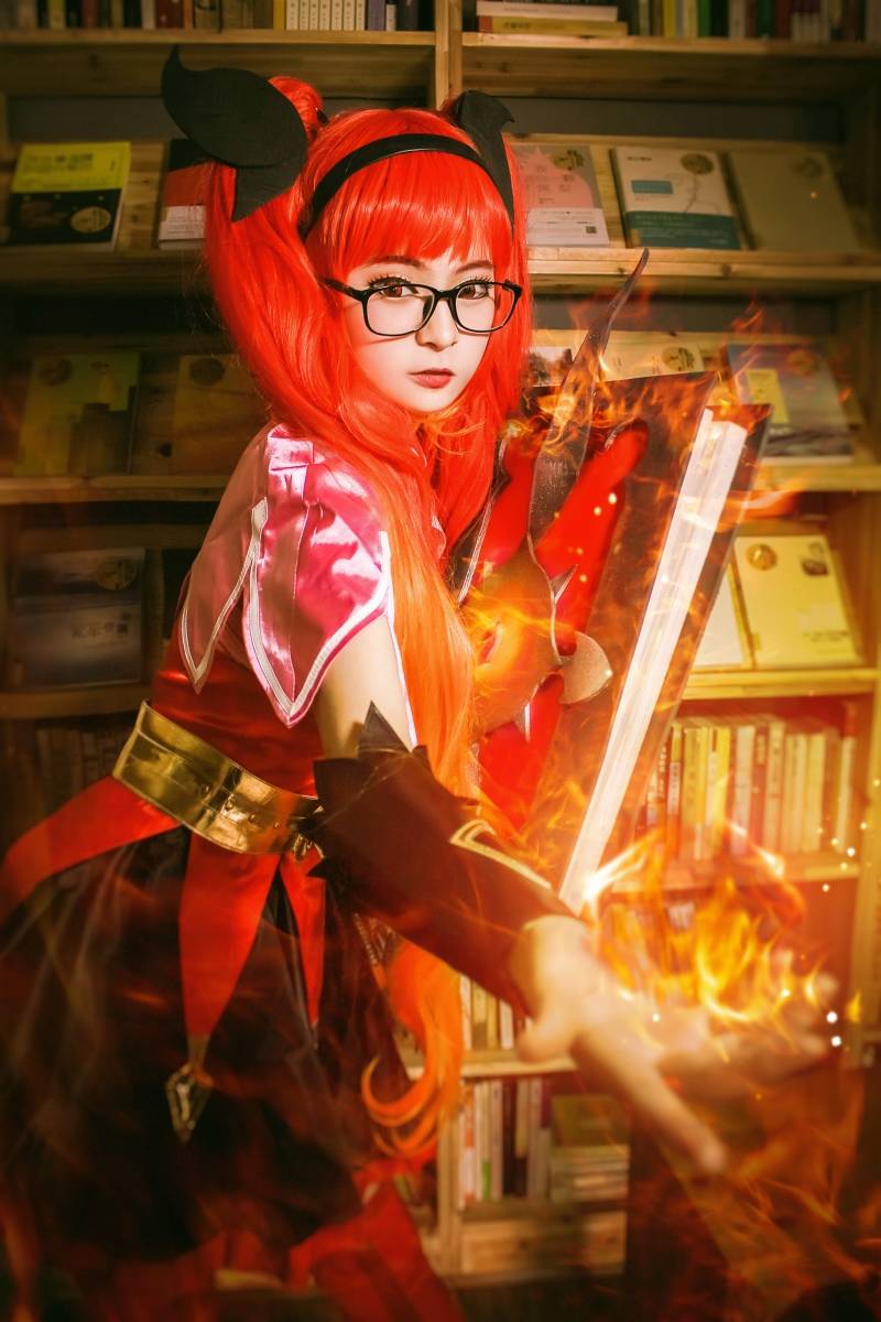 Cosplay福利/眼镜娘王者荣耀安琪拉cosplay美女图片
