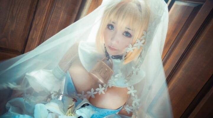 Cosplay福利/Fate/Grand Order巨乳尼禄花嫁Cosplay图片