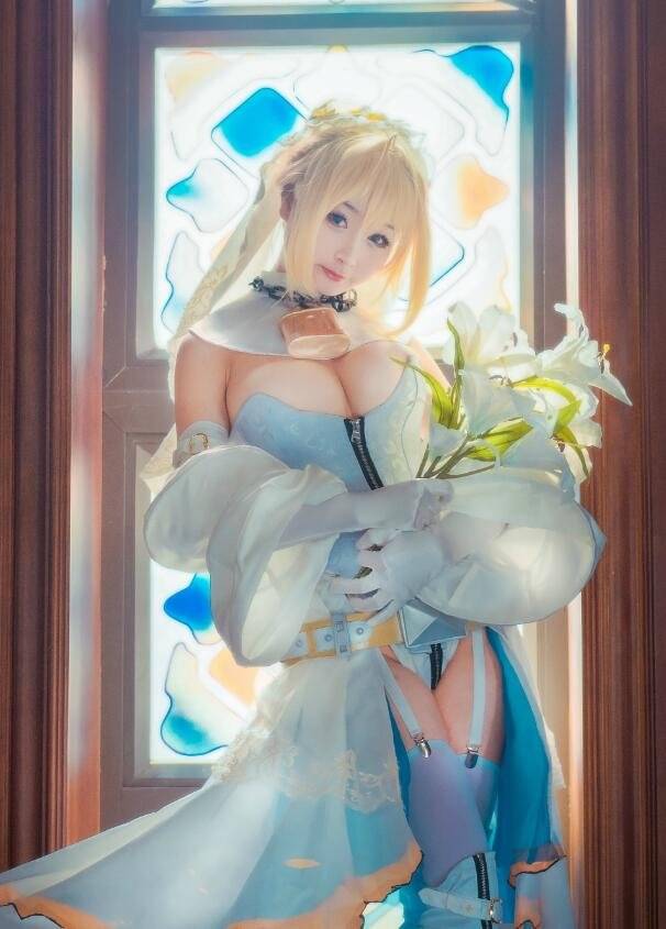 Cosplay福利/Fate/Grand Order巨乳尼禄花嫁Cosplay图片