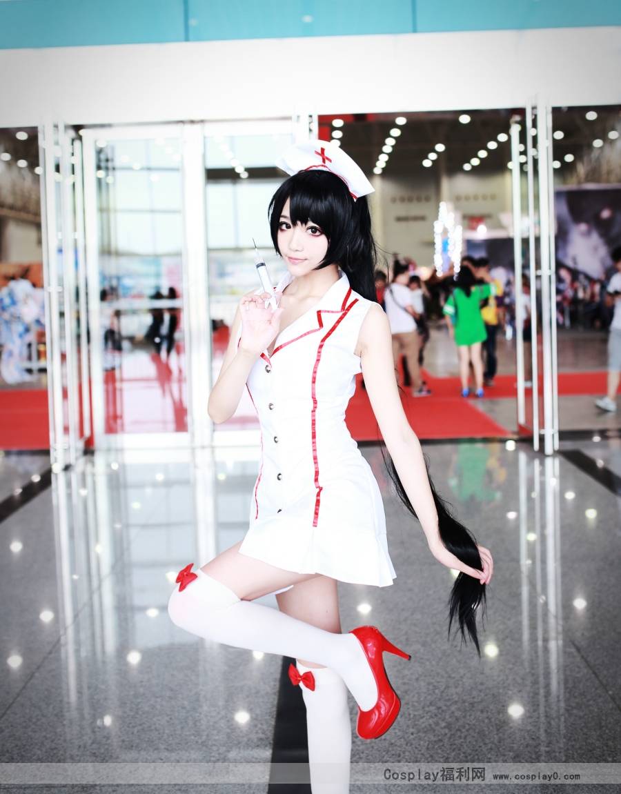 Cosplay福利/巨乳美女啾小妍lol实习护士阿卡丽cosplay场照