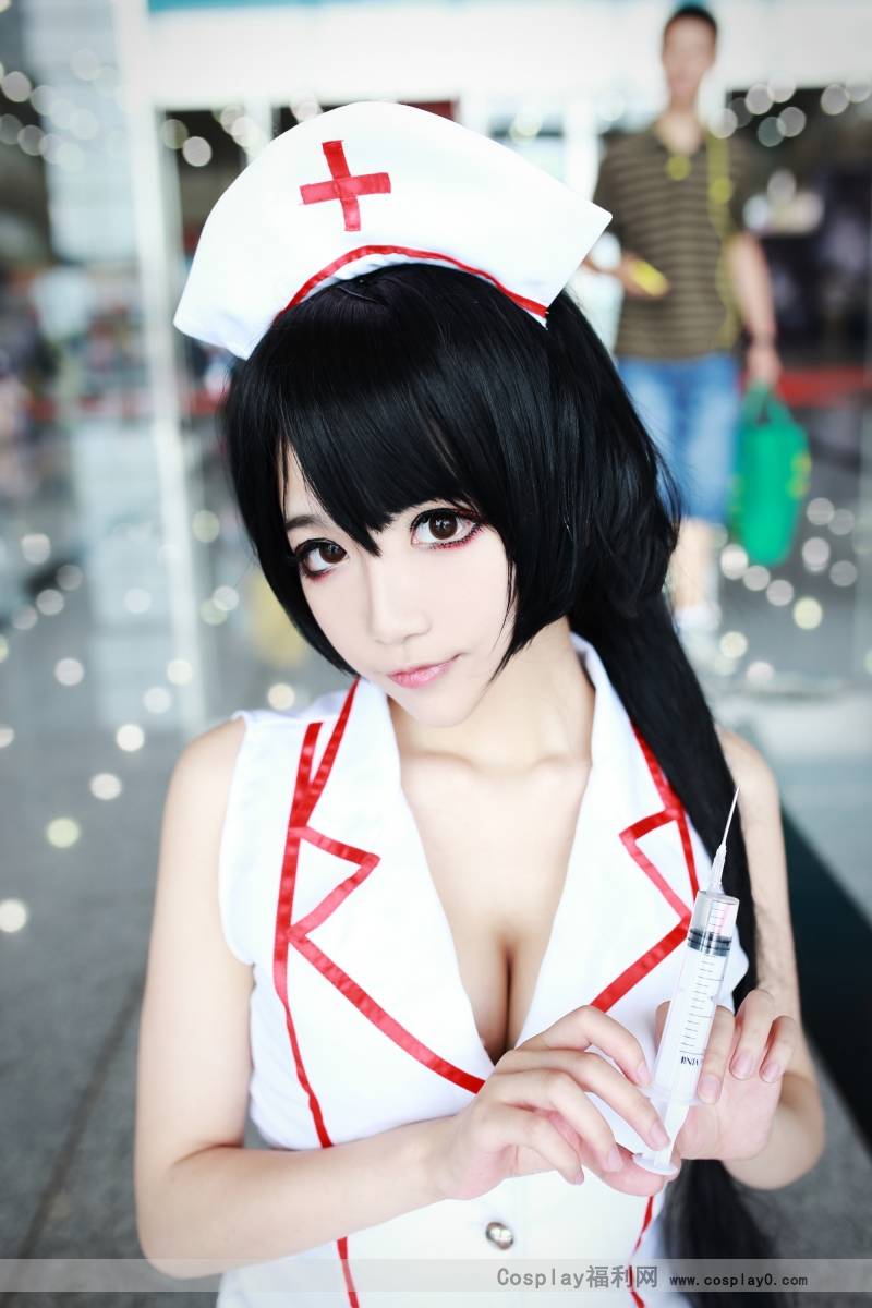 Cosplay福利/巨乳美女啾小妍lol实习护士阿卡丽cosplay场照