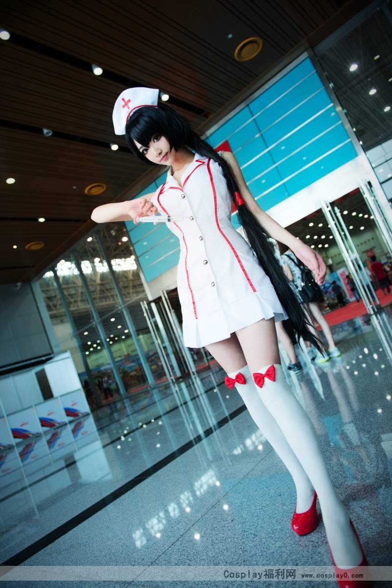 Cosplay福利/巨乳美女啾小妍lol实习护士阿卡丽cosplay场照