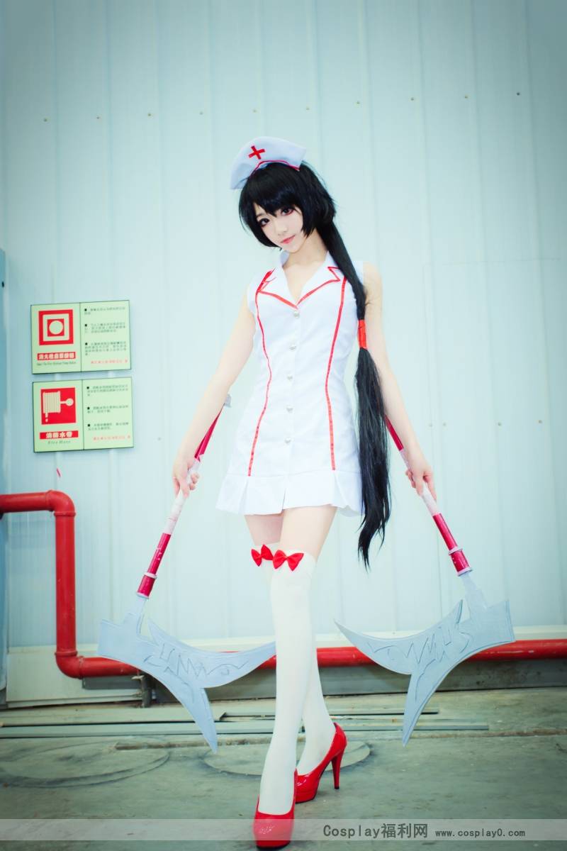 Cosplay福利/巨乳美女啾小妍lol实习护士阿卡丽cosplay场照