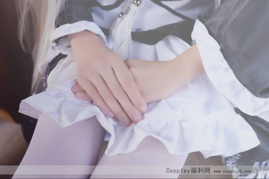 Cosplay福利/萌萌小萝莉缘之空穹妹睡衣白丝美腿cosplay本子图片