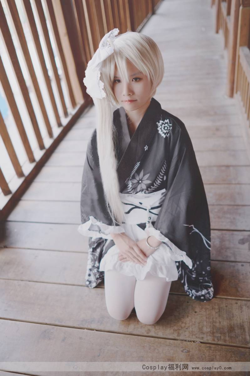 Cosplay福利/萌萌小萝莉缘之空穹妹睡衣白丝美腿cosplay本子图片