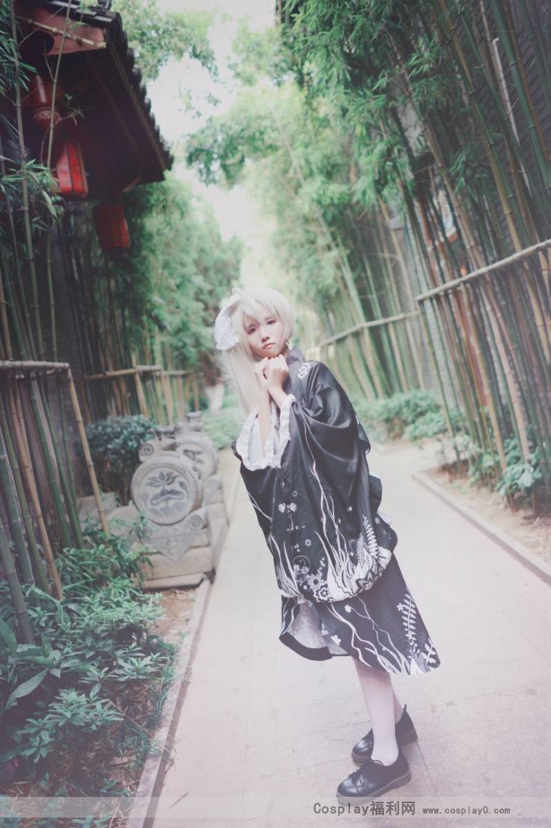 Cosplay福利/萌萌小萝莉缘之空穹妹睡衣白丝美腿cosplay本子图片