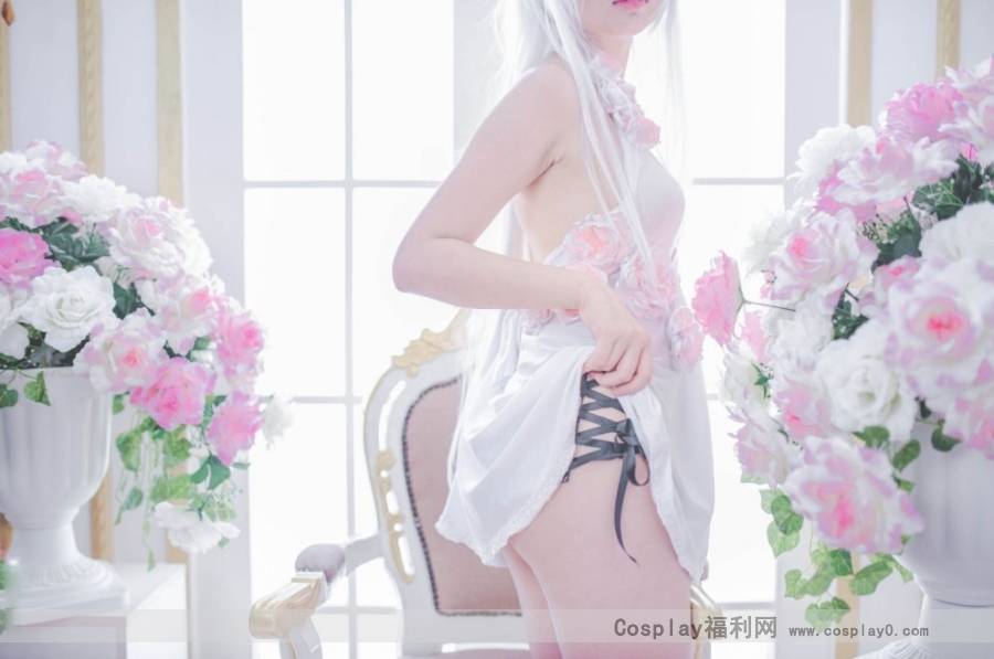 Cosplay福利/童颜巨乳萝莉龙背上的骑兵女主白丝诱惑cosplay图片