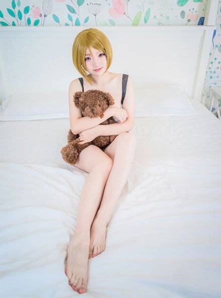 Cosplay福利/丰满巨乳萝莉小泉花阳无圣光cos内衣福利