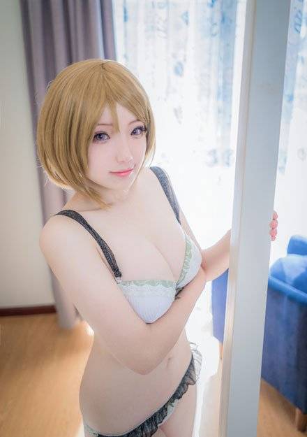 Cosplay福利/丰满巨乳萝莉小泉花阳无圣光cos内衣福利
