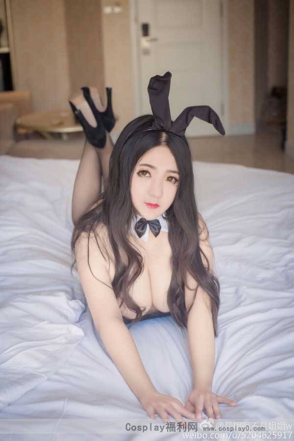 Cosplay福利/巨乳Coser私房兔女郎湿身泳装