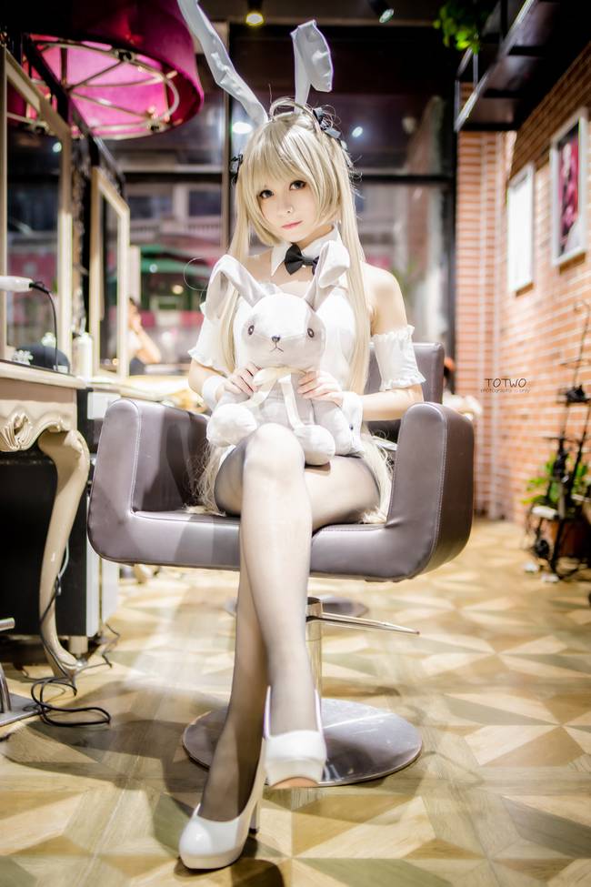 Cosplay福利/萝莉女仆水着蕾姆csoplay福利 少女裸足控福利图片