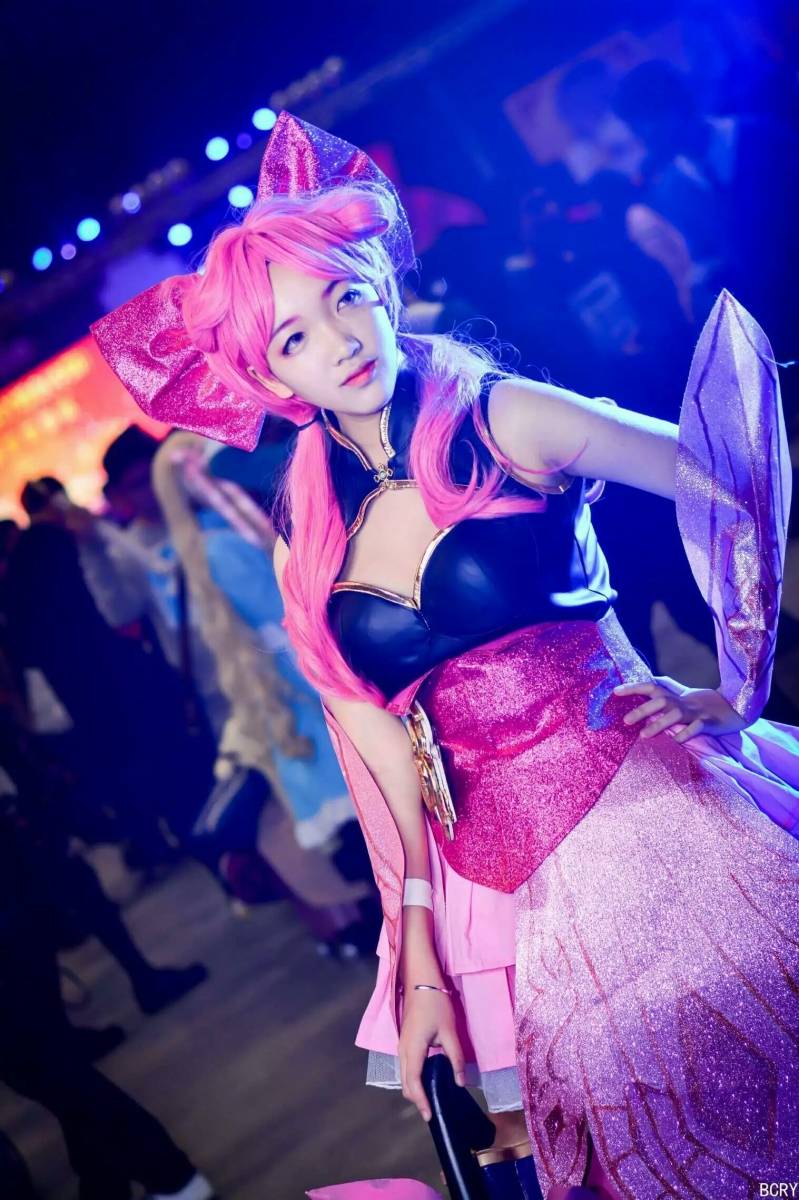 Cosplay福利/王者女英雄Cosplay泳装孙尚香蔷薇恋人图片
