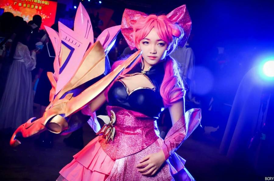 Cosplay福利/王者女英雄Cosplay泳装孙尚香蔷薇恋人图片