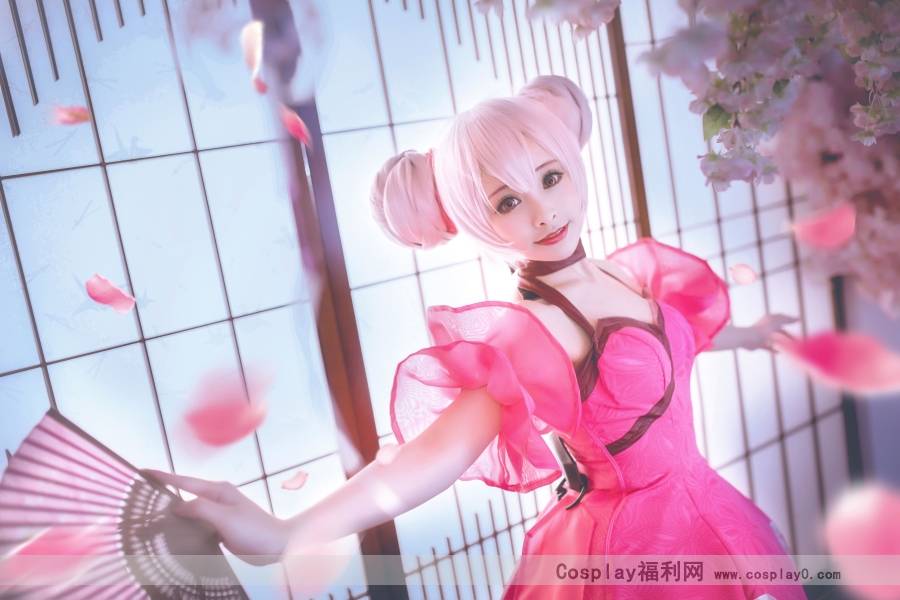 Cosplay福利/粉嫩萌系美女萝莉王者荣耀cosplay小乔美图