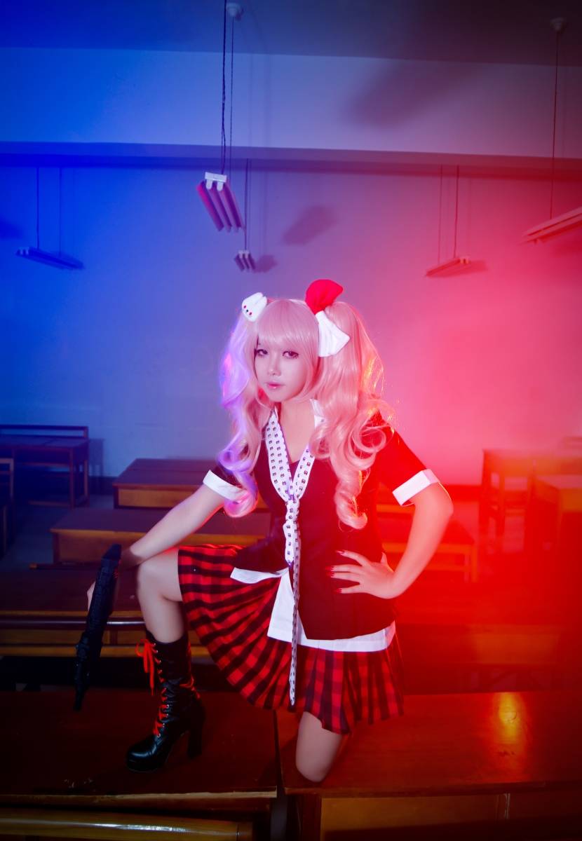 Cosplay福利/半次元美女coser弹丸论破江之岛盾子cosplay图片