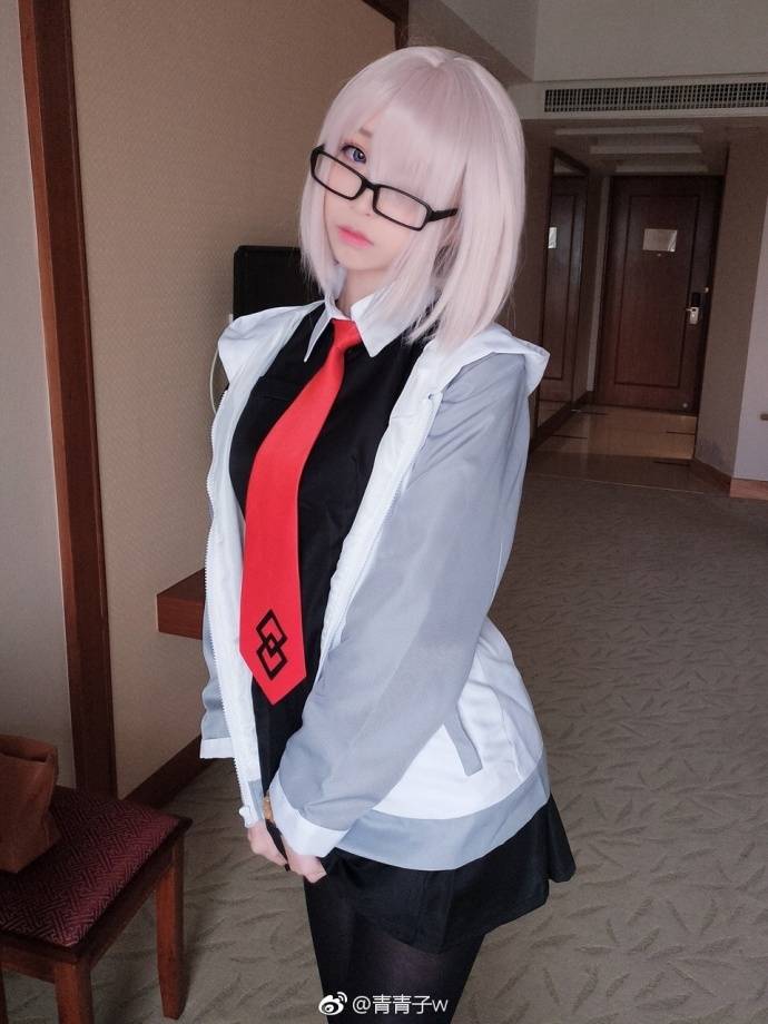Cosplay福利/微博红人镜Akonya制服美女黑丝cosplay图片