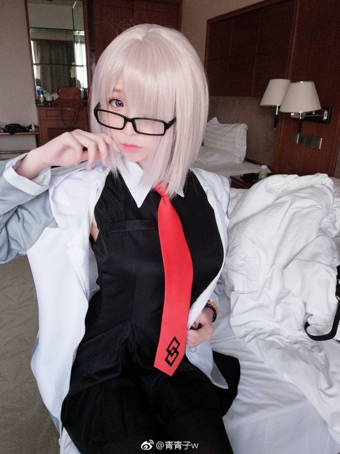 Cosplay福利/微博红人镜Akonya制服美女黑丝cosplay图片