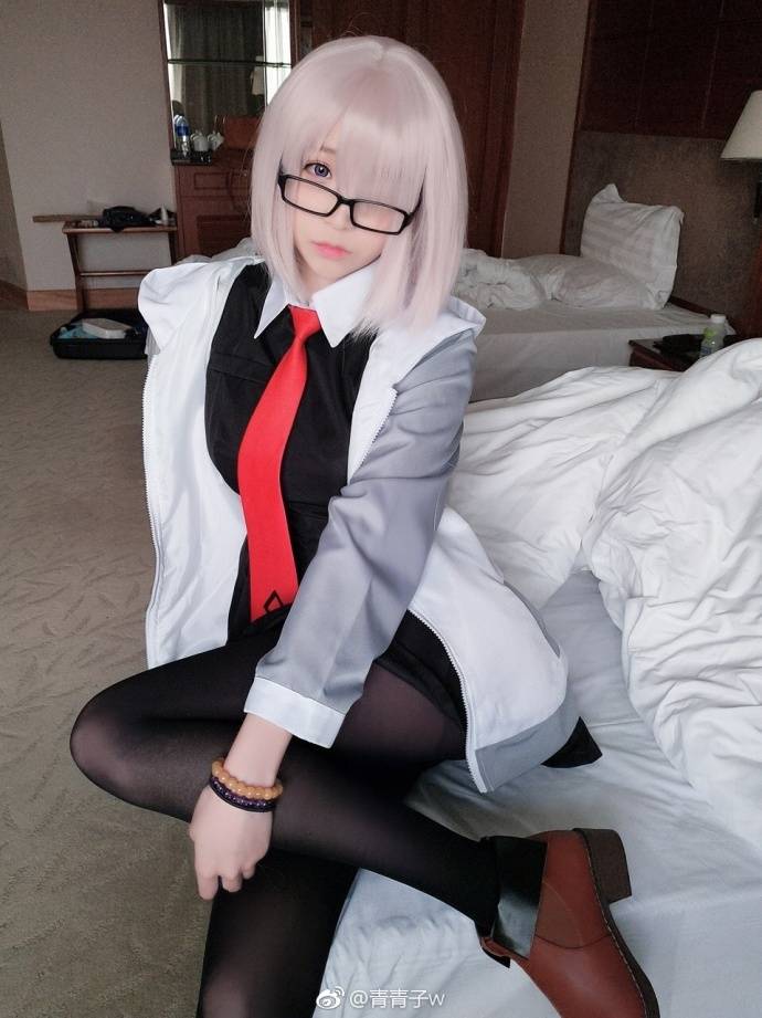 Cosplay福利/微博红人镜Akonya制服美女黑丝cosplay图片