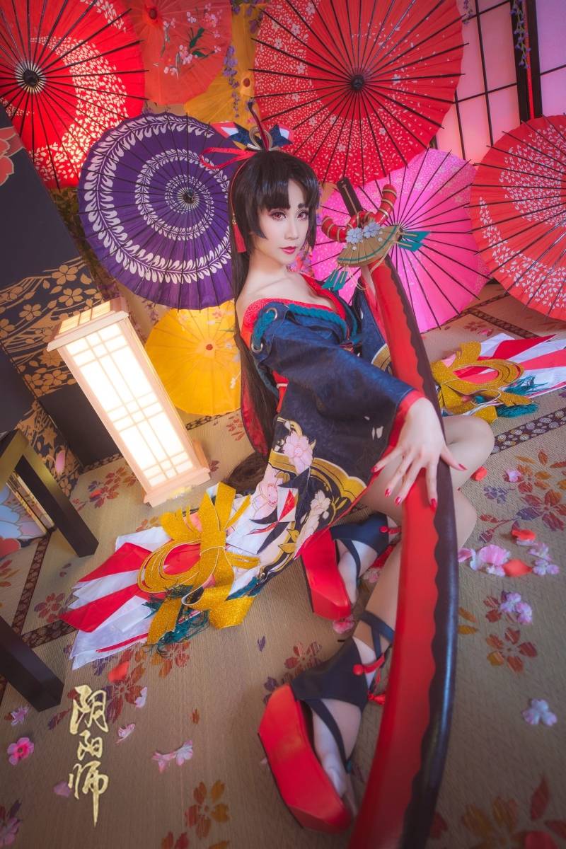 Cosplay福利/半次元福利向阴阳师神乐cosplay图片