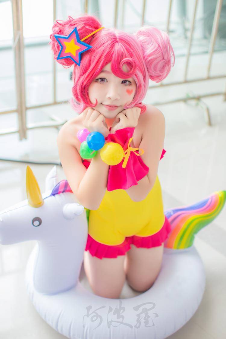 Cosplay福利/王者女英雄Cosplay泳装小乔缤纷独角兽美女图片