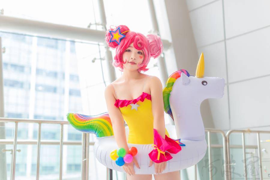 Cosplay福利/王者女英雄Cosplay泳装小乔缤纷独角兽美女图片